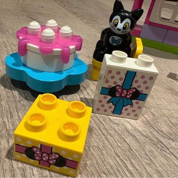 Lego Duplo Disney Junior Minnie's Birthday Party Building Brick Set #10873 - Picture 7 of 8